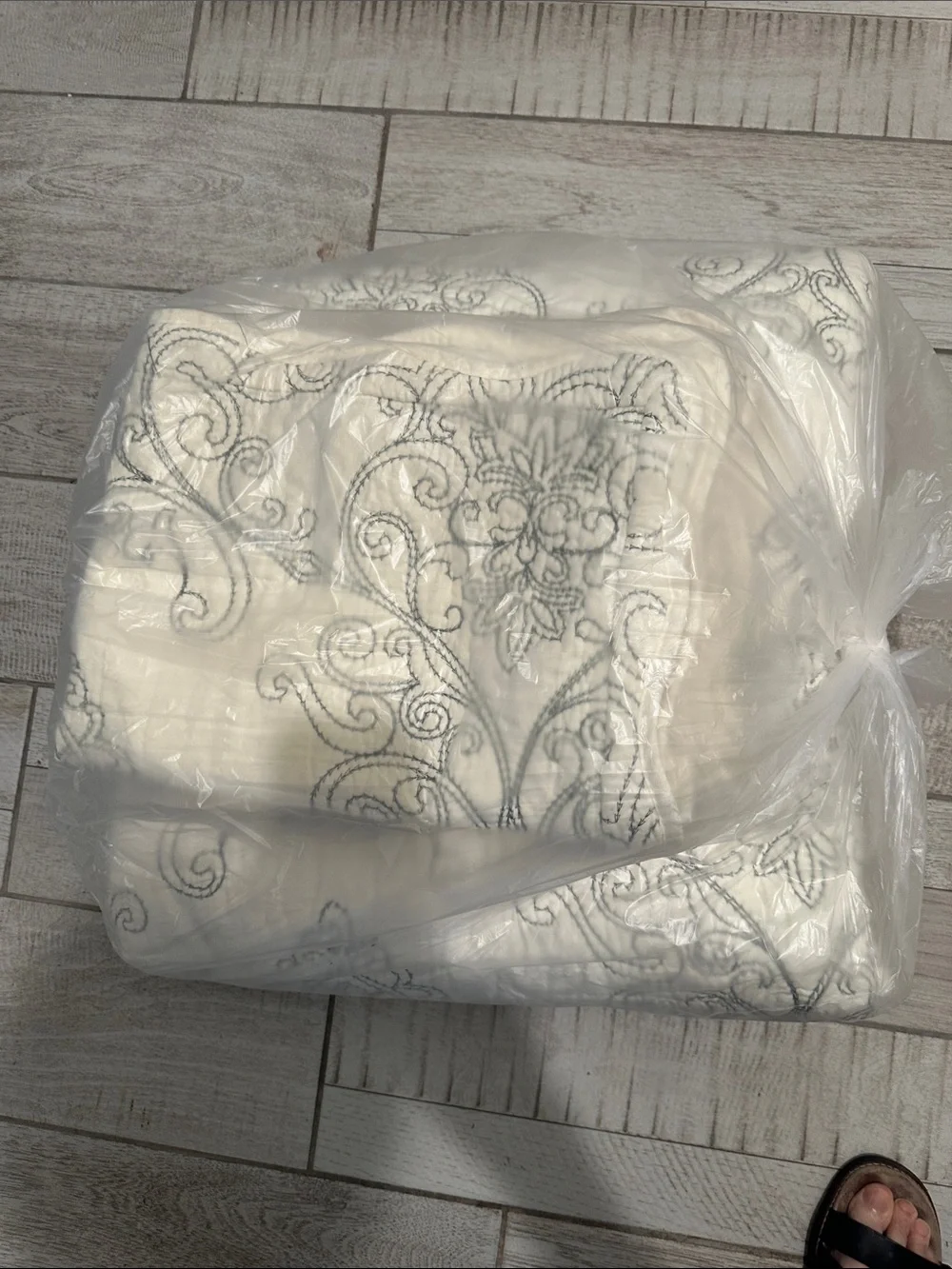 Classic Scroll Pattern Queen Cream Bedspread Set - Neutral Bedding